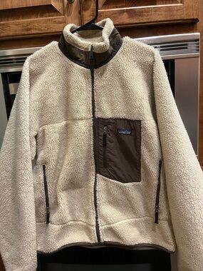 Patagonia Men’s Cream Sherpa Jacket with Brown Chest Pocket Retro